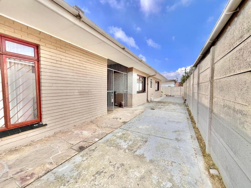 4 Bedroom Property for Sale in Retreat Western Cape